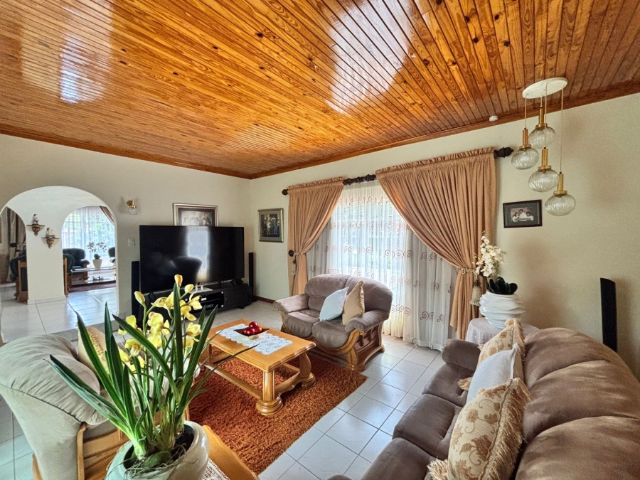 5 Bedroom Property for Sale in Flamwood North West